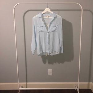 Cute button up top!